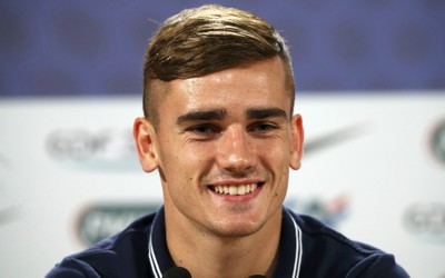 华体会电竞动态-丹麦队教练与球员亲如兄弟