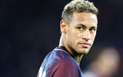 华体会电竞焦点-乌克兰队这脚射门被神奇扑出